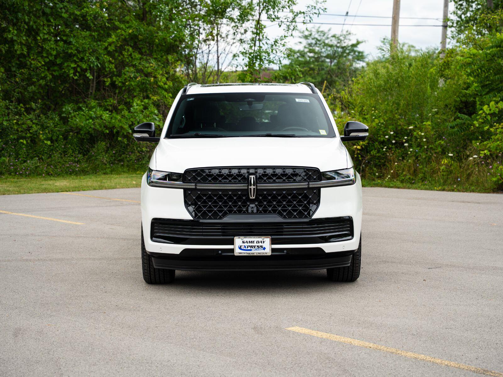 New 2026 Pristine White Metallic Tri-Coat Lincoln Reserve image 3