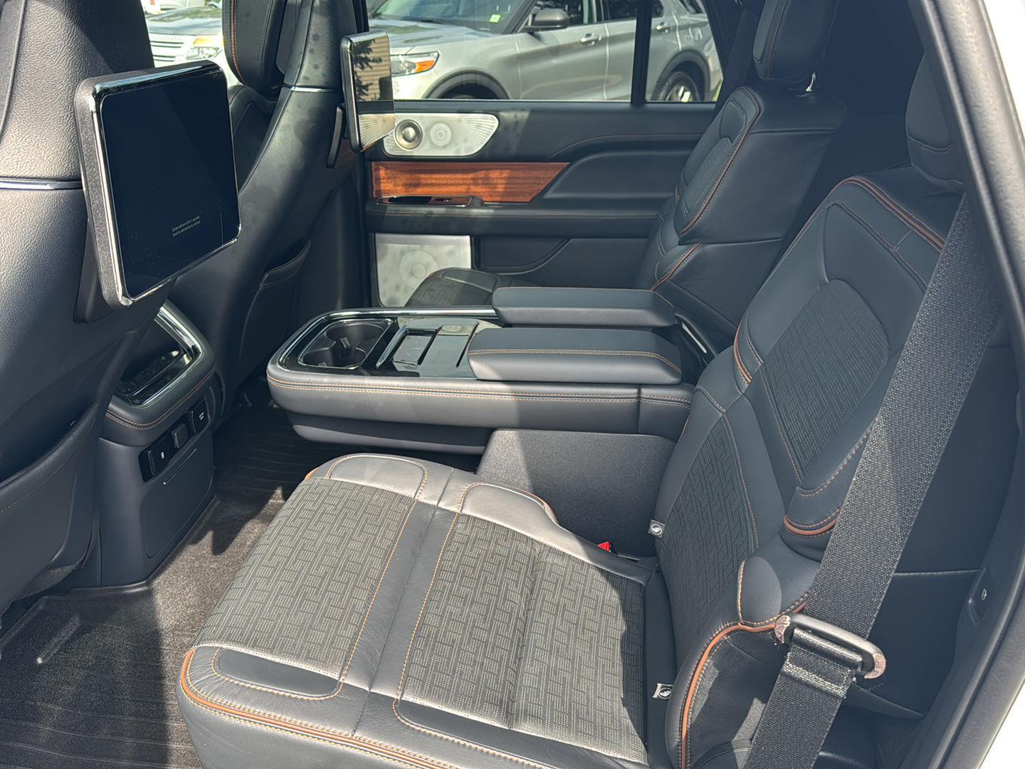 Certified Used 2023 Wh Lincoln Black Label image 5