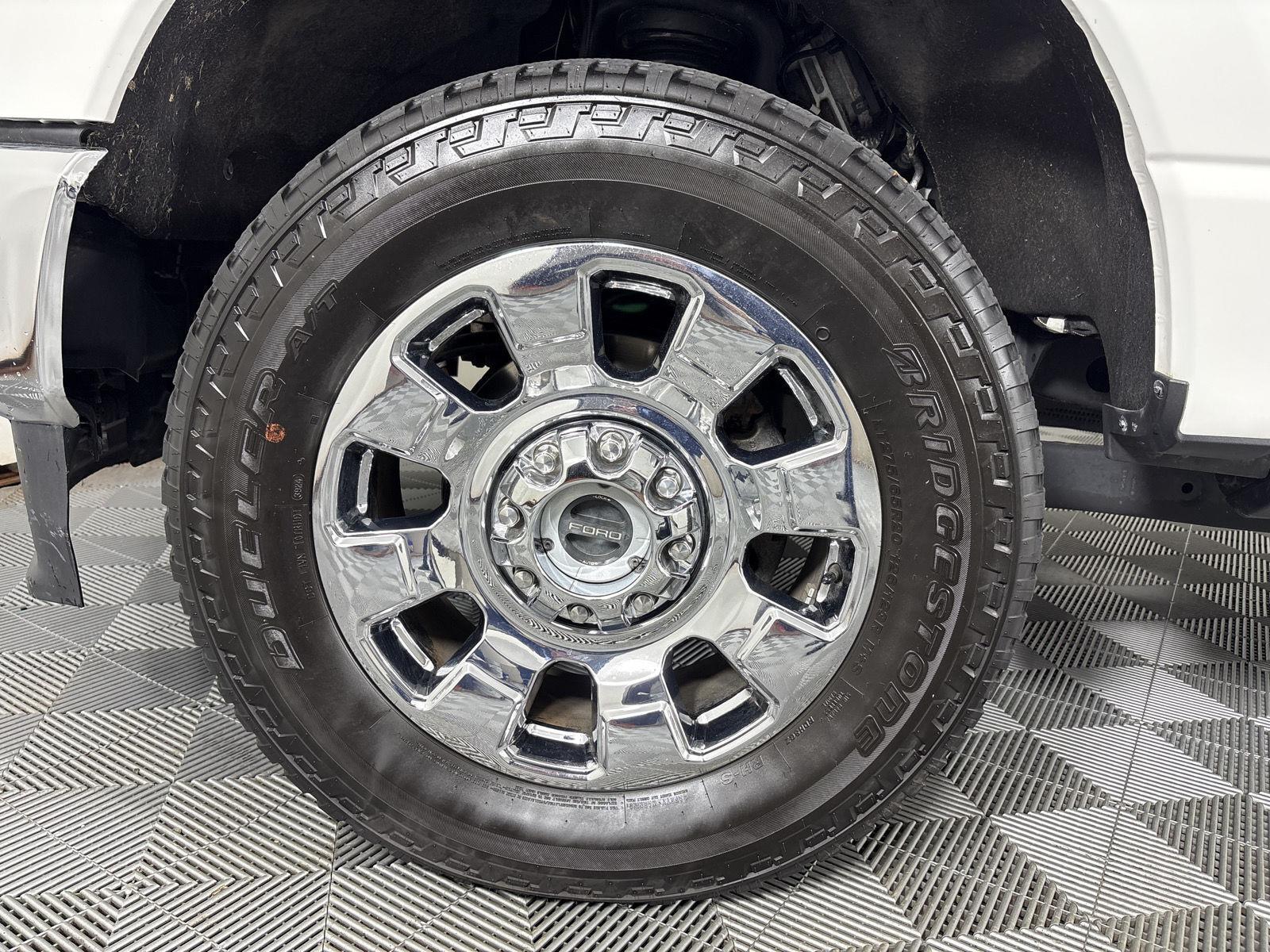 Used 2024 Star White Metallic Tri-Coat Ford LARIAT image 4