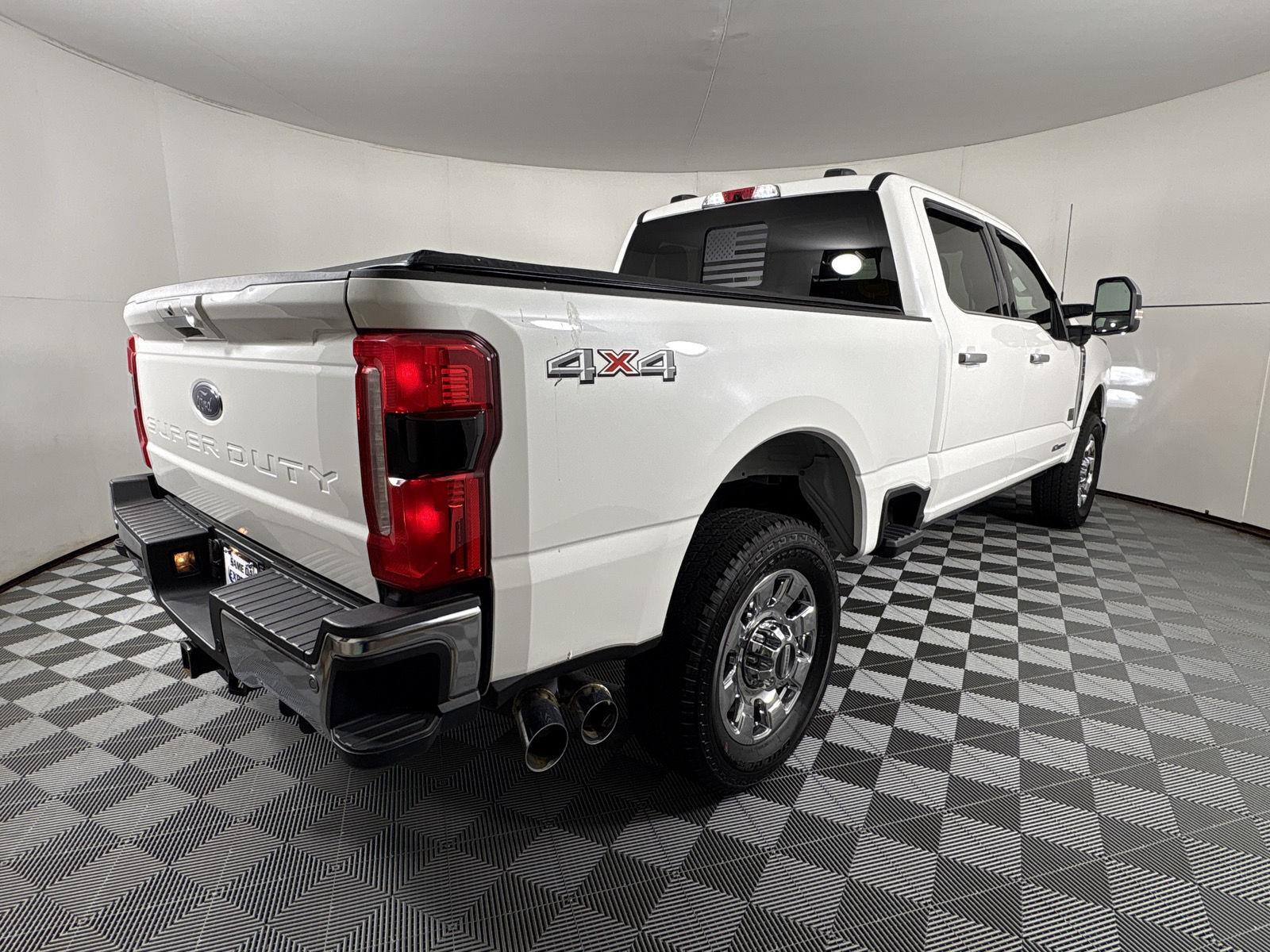 Used 2024 Star White Metallic Tri-Coat Ford LARIAT image 26