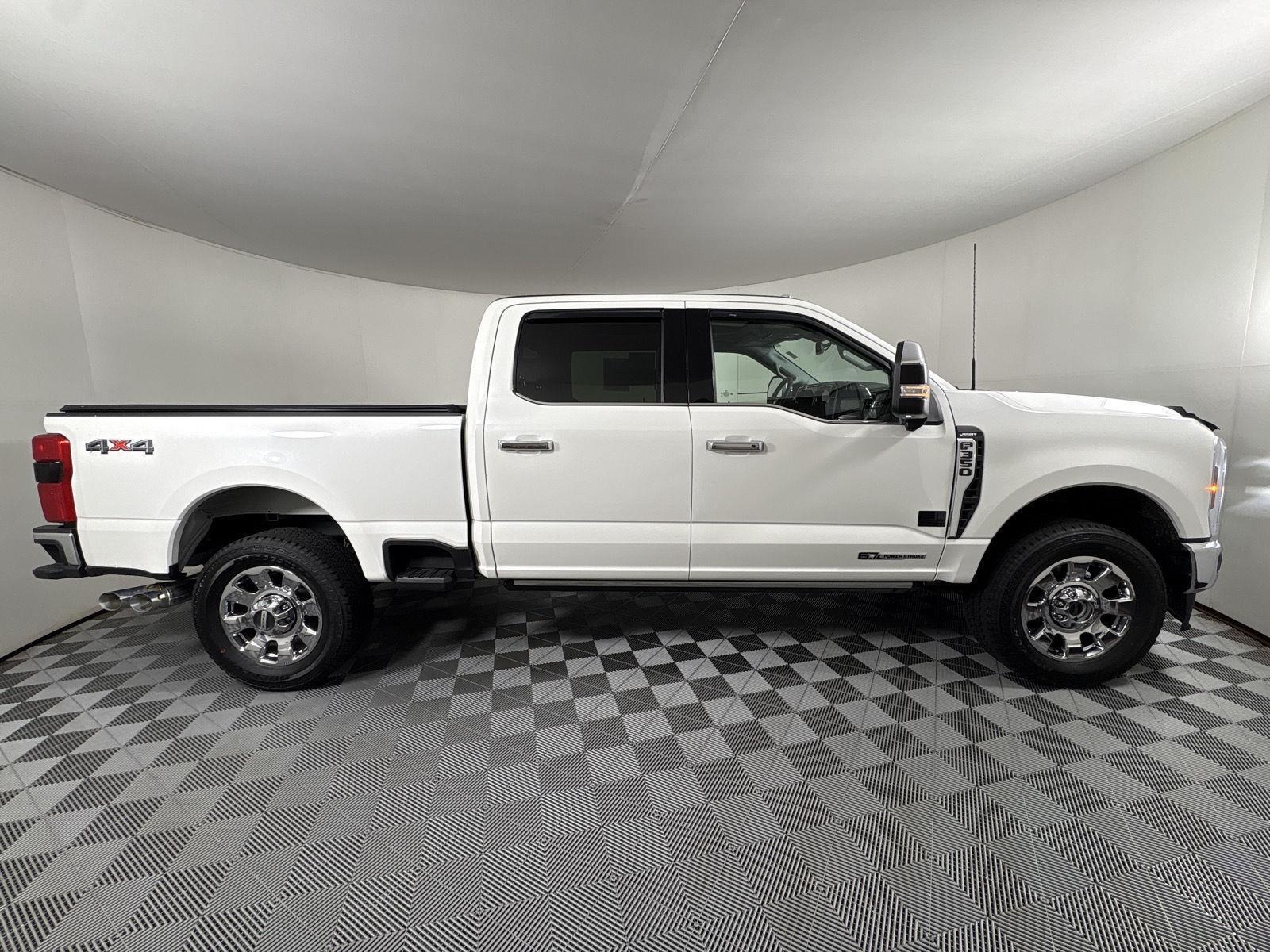 Used 2024 Star White Metallic Tri-Coat Ford LARIAT image 27