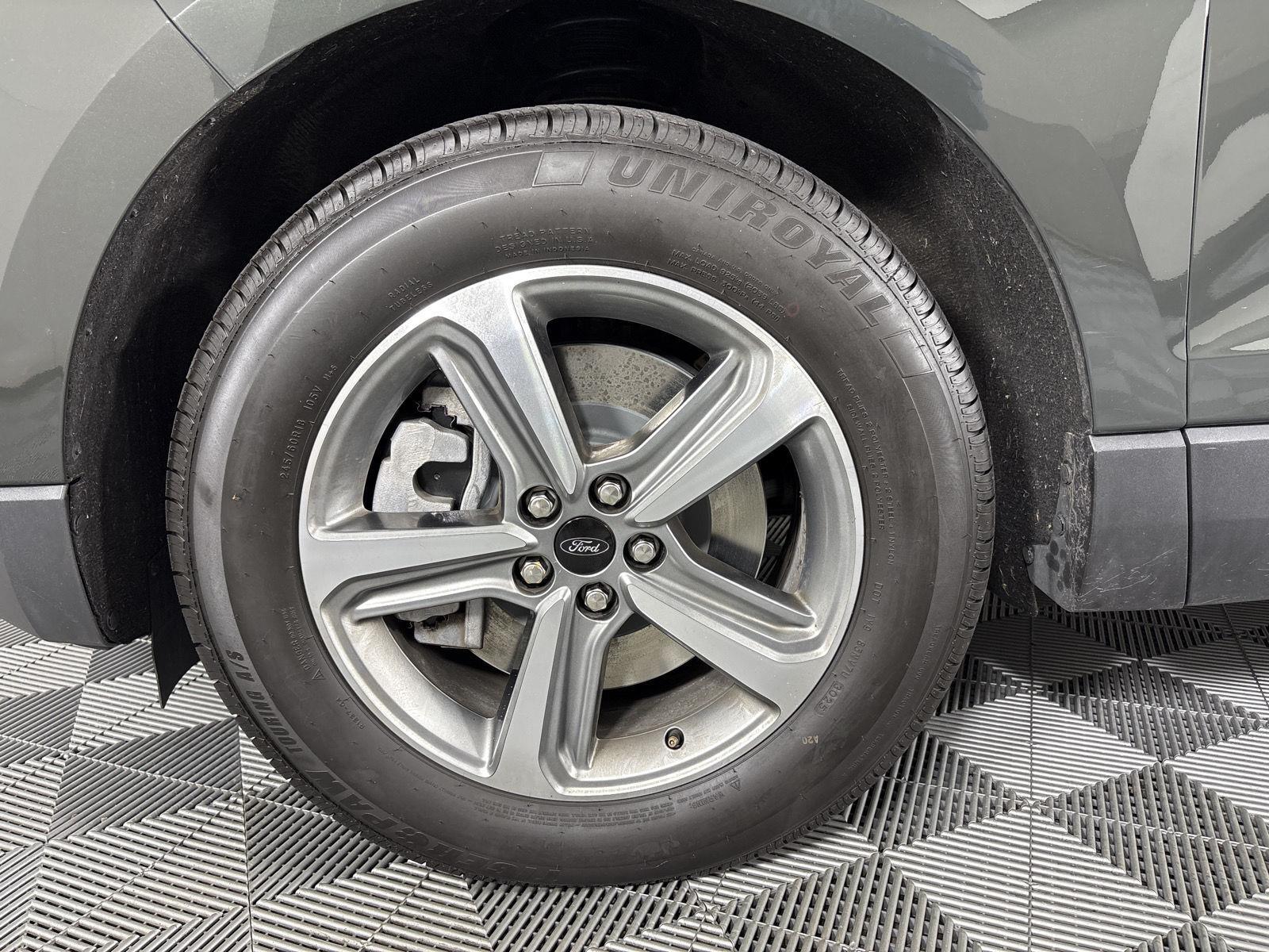 Used 2023 Forged Green Metallic Ford SEL image 4