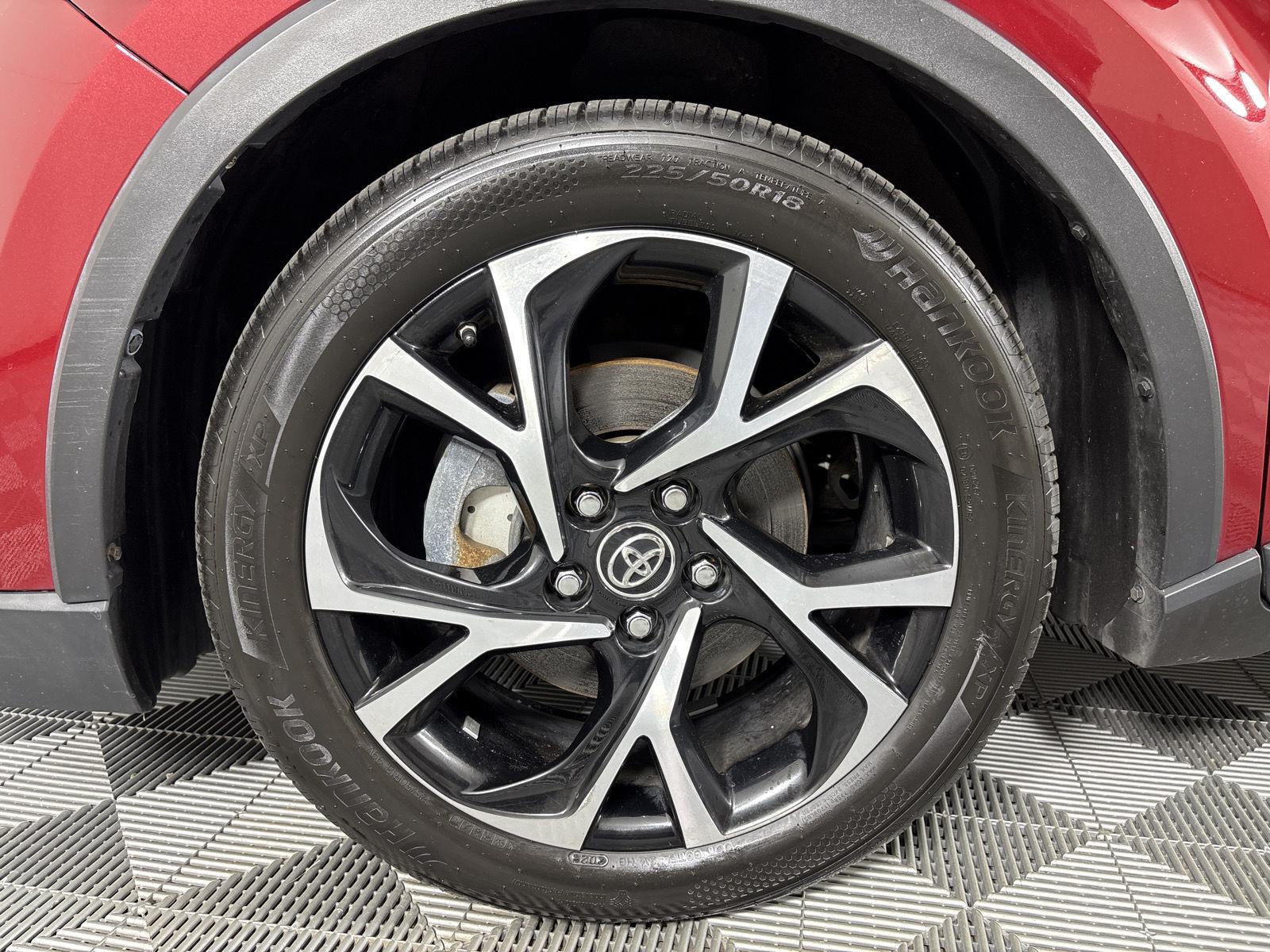Used 2019 Ruby Flare Pearl w/Black Roof Toyota XLE image 4
