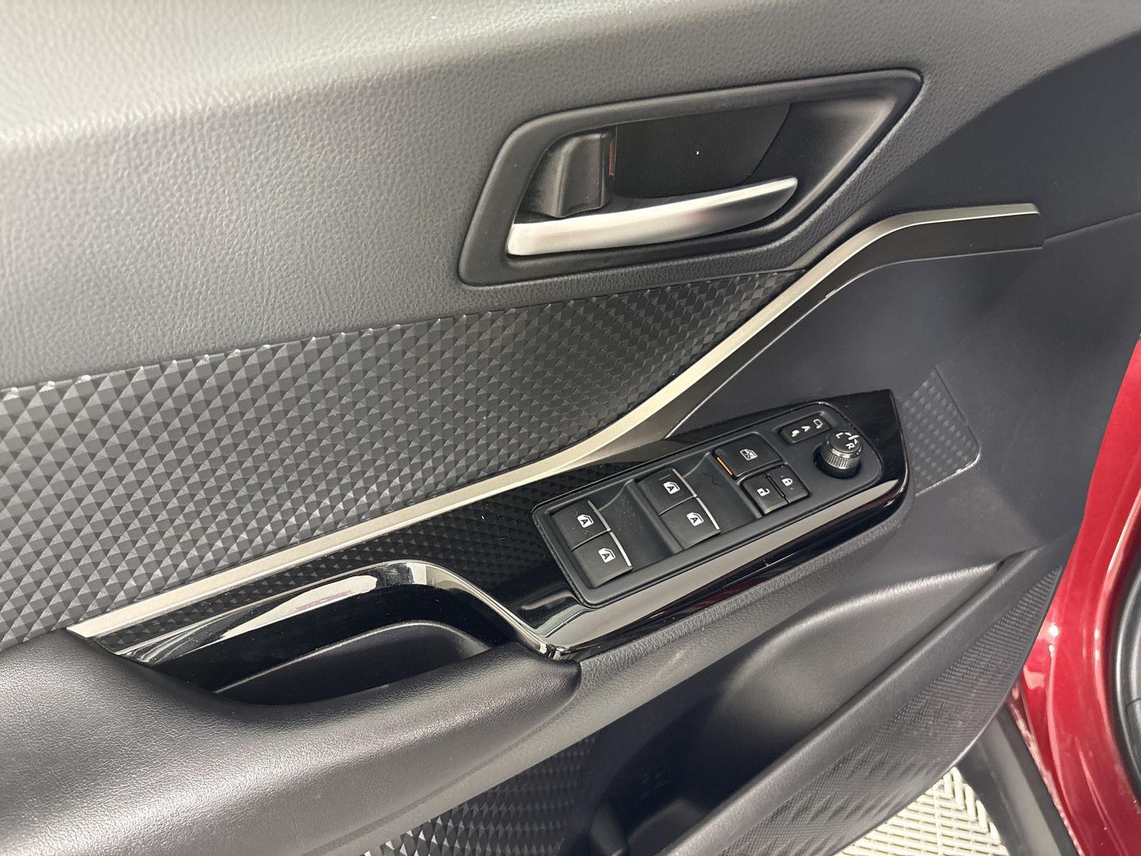 Used 2019 Ruby Flare Pearl w/Black Roof Toyota XLE image 5