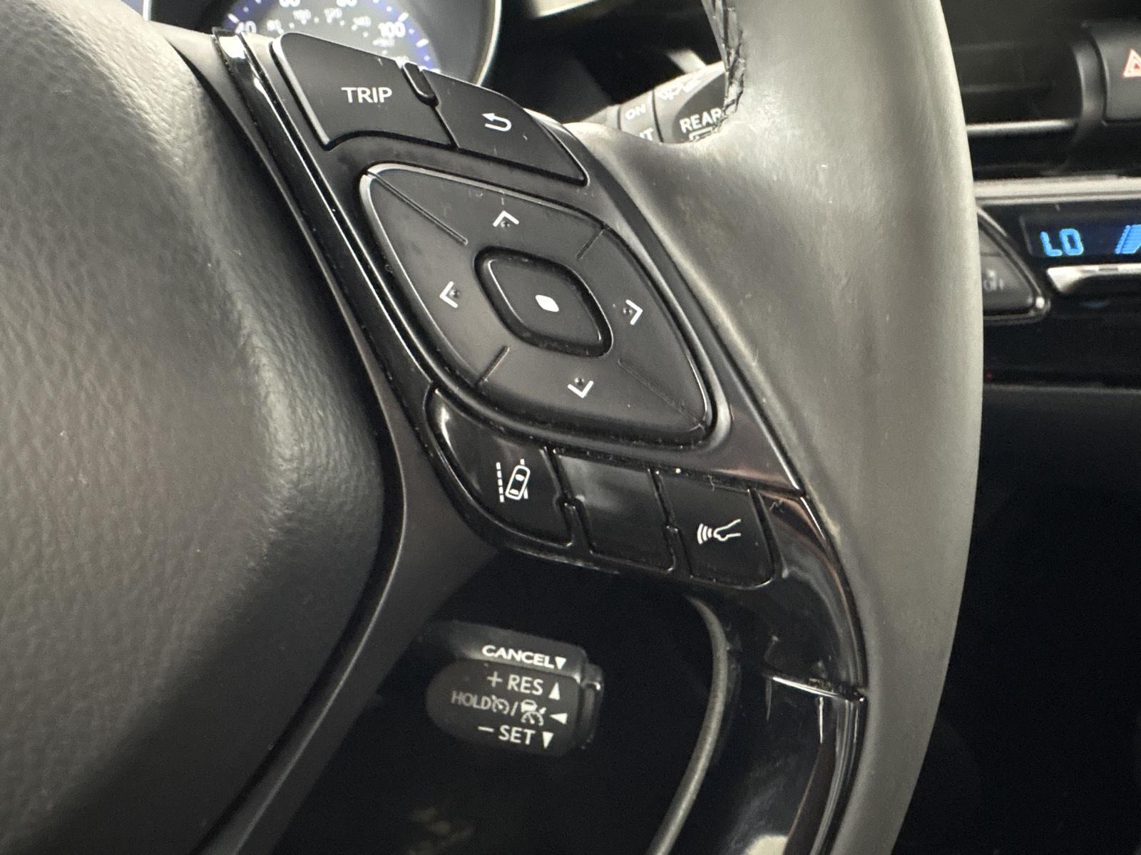 Used 2019 Ruby Flare Pearl w/Black Roof Toyota XLE image 11