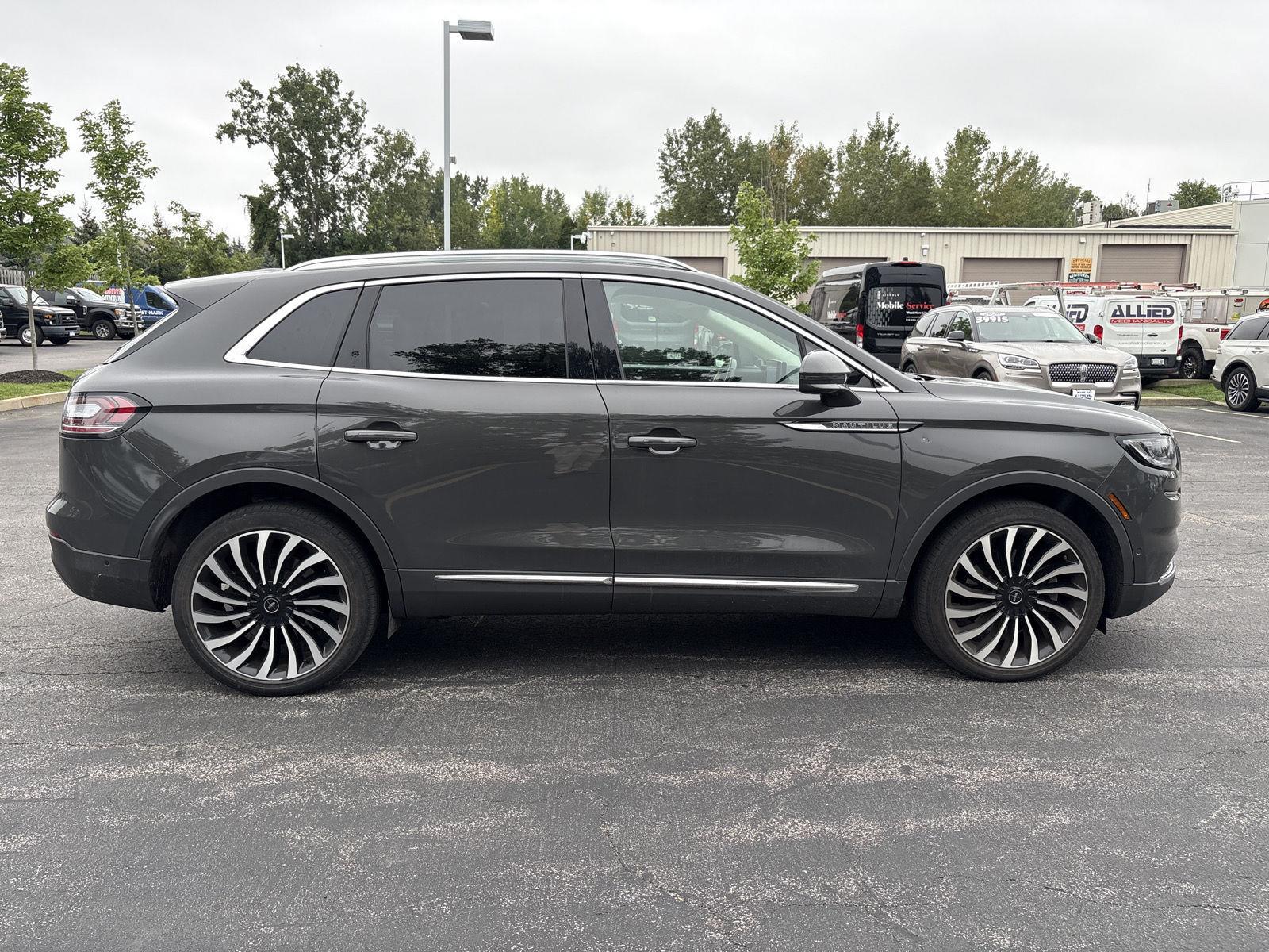 Certified Used 2023 Chroma Caviar Dark Gray Metallic Clearcoat Lincoln Black Label image 23