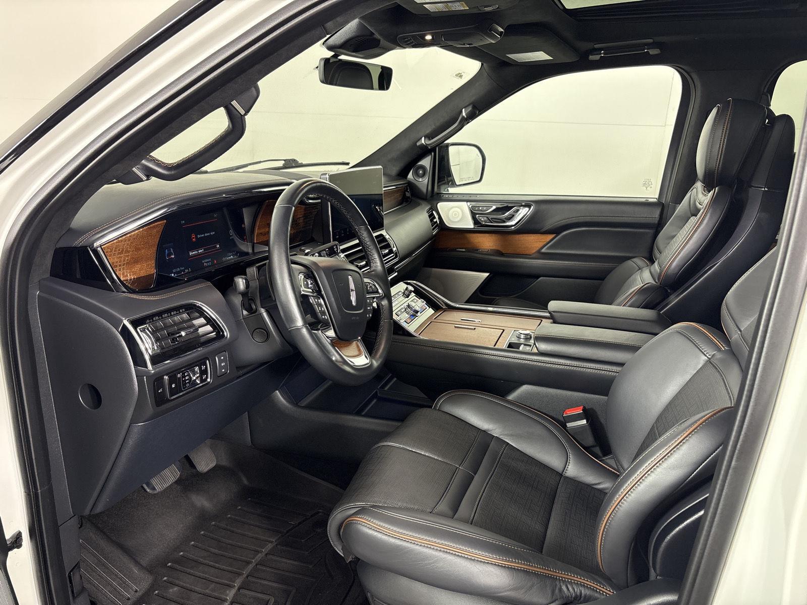 Certified Used 2023 Wh Lincoln Black Label image 5