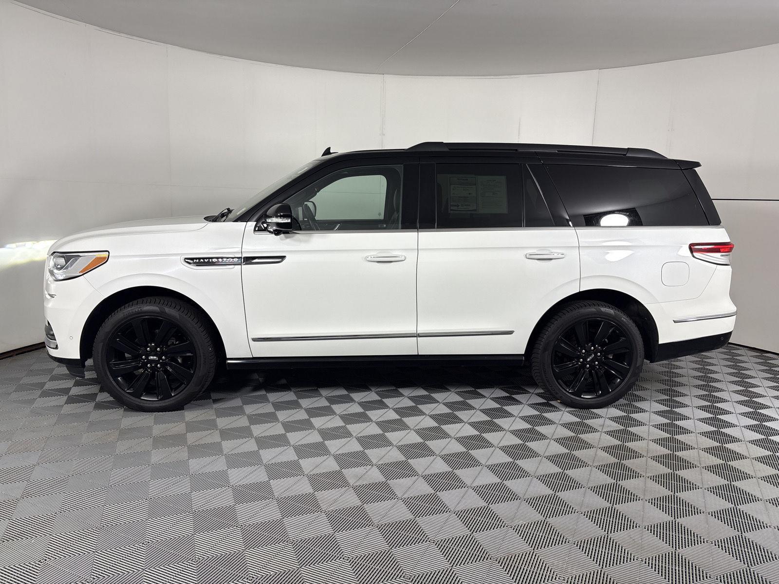 Certified Used 2023 Wh Lincoln Black Label image 17
