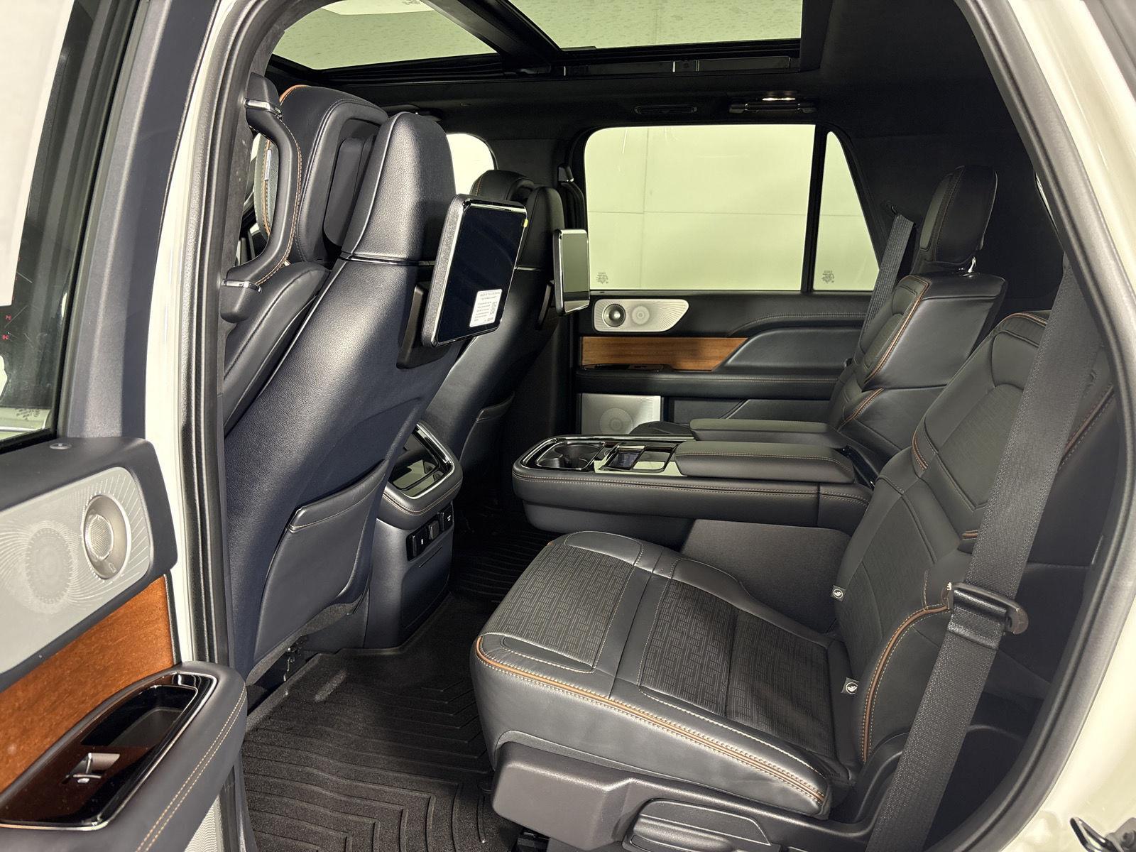 Certified Used 2023 Wh Lincoln Black Label image 18