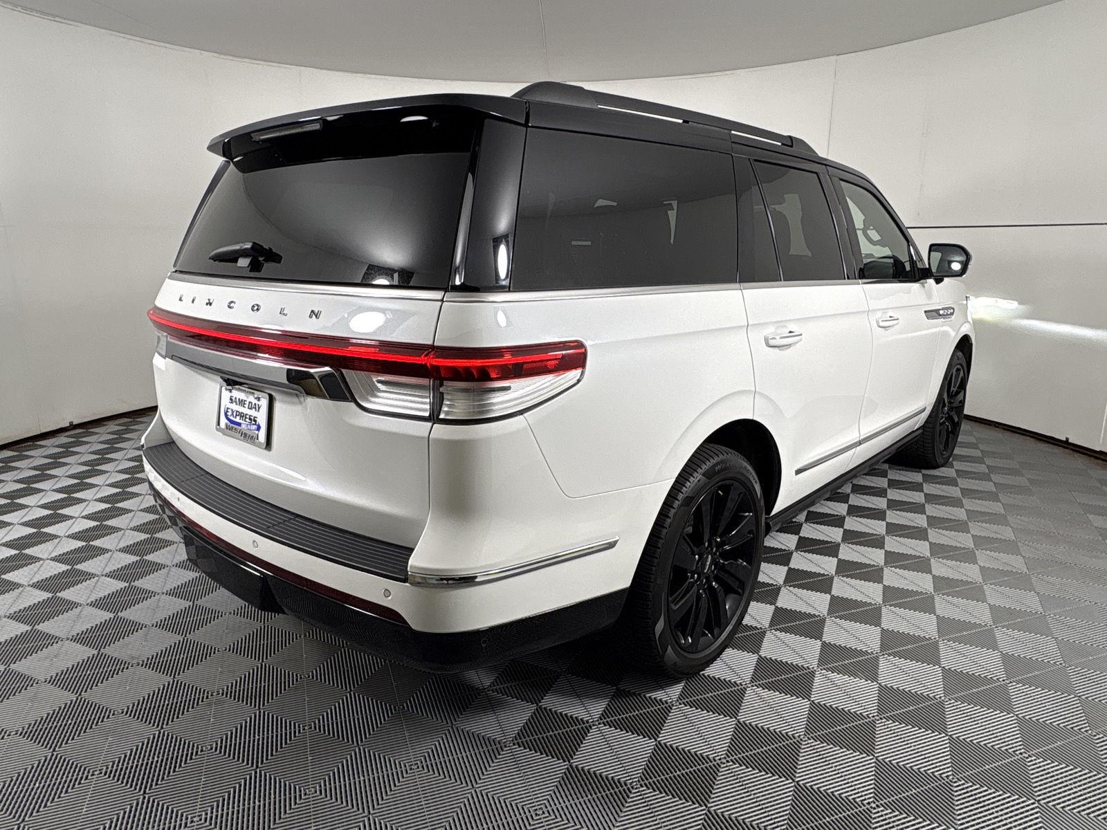 Certified Used 2023 Wh Lincoln Black Label image 28