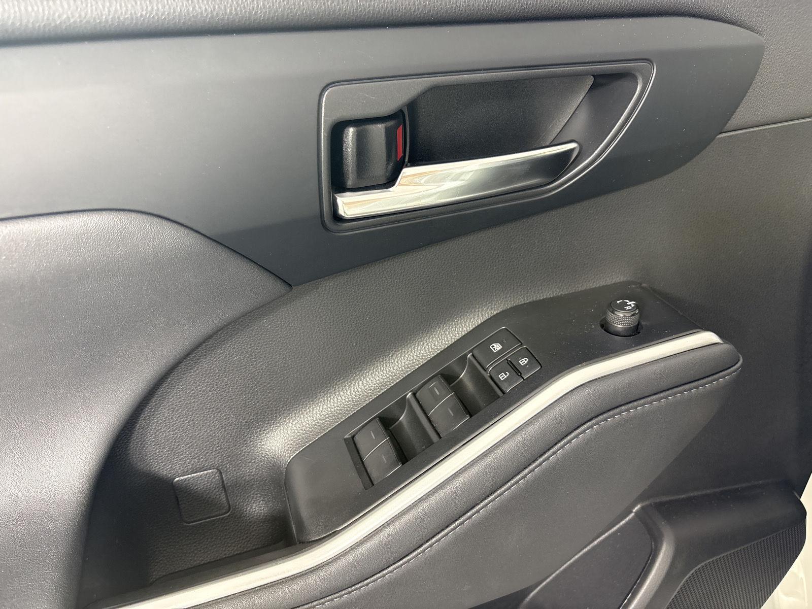 Used 2022 Wind Chill Pearl Toyota XSE image 6