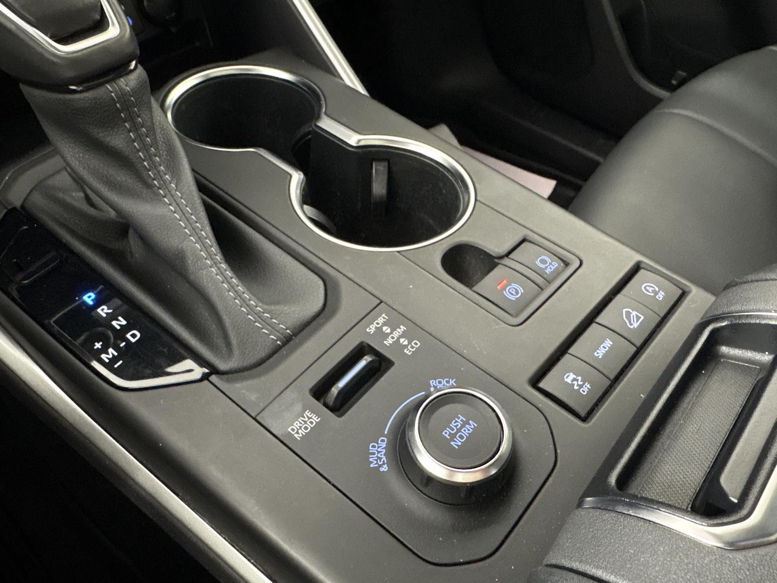 Used 2022 Wind Chill Pearl Toyota XSE image 8