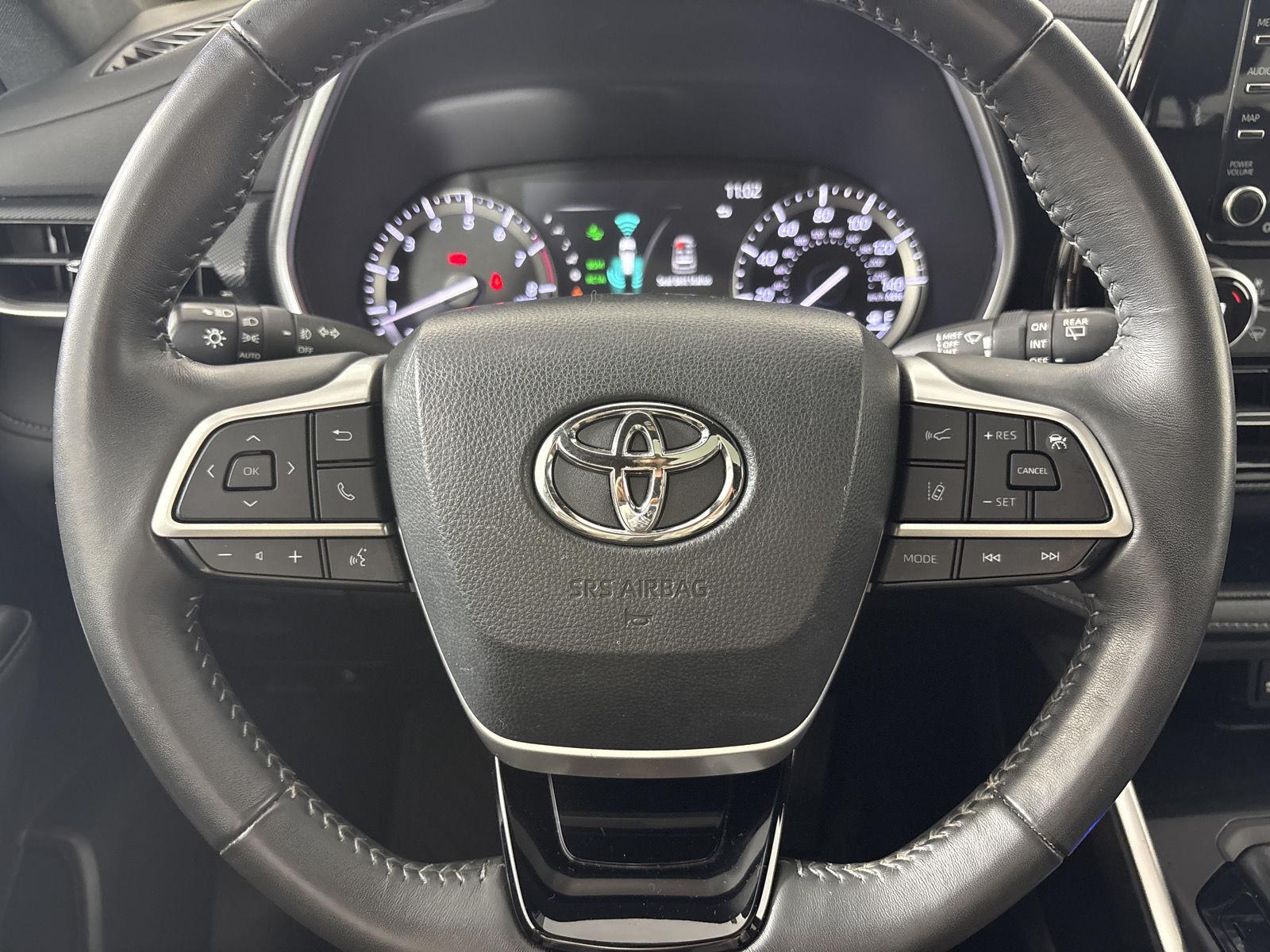 Used 2022 Wind Chill Pearl Toyota XSE image 10