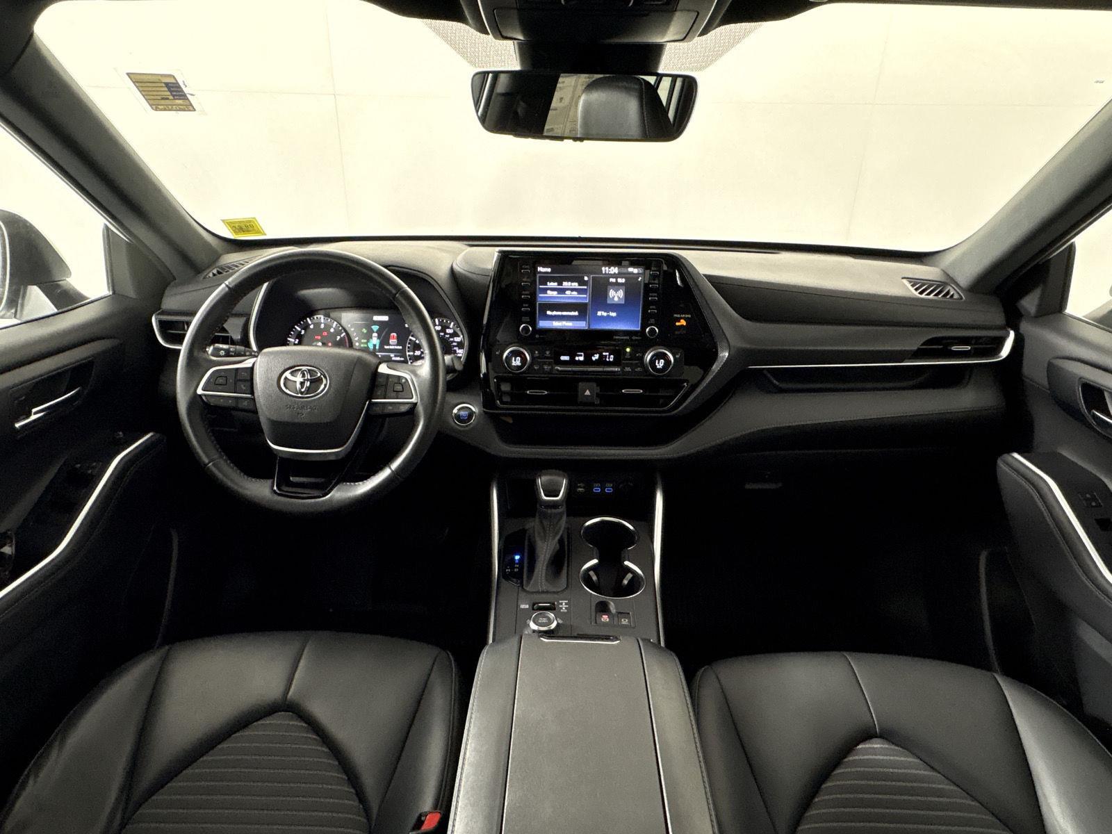 Used 2022 Wind Chill Pearl Toyota XSE image 15