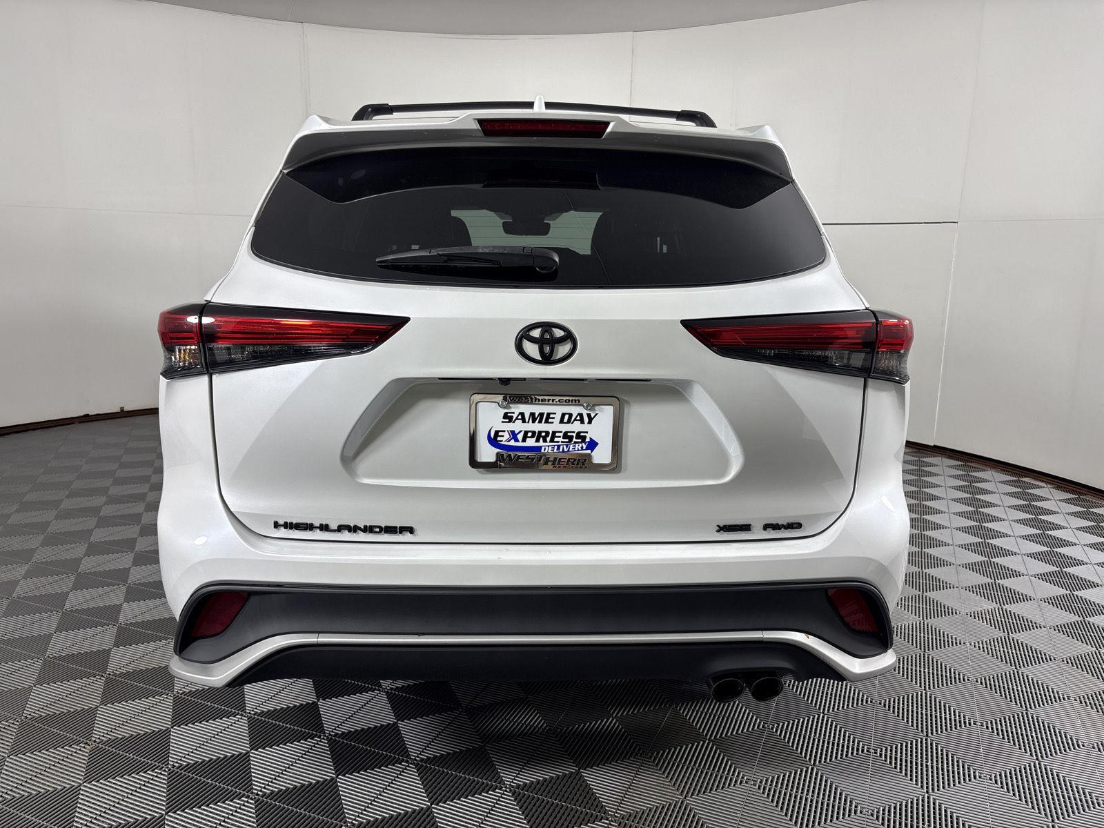 Used 2022 Wind Chill Pearl Toyota XSE image 18