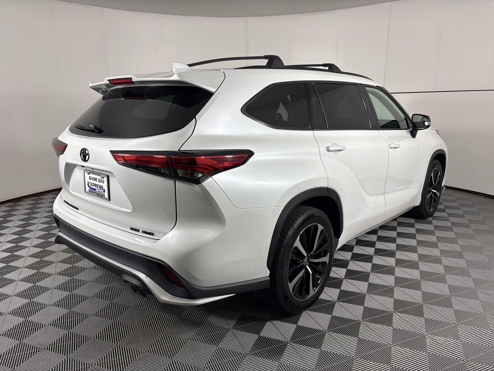 Used 2022 Wind Chill Pearl Toyota XSE image 21