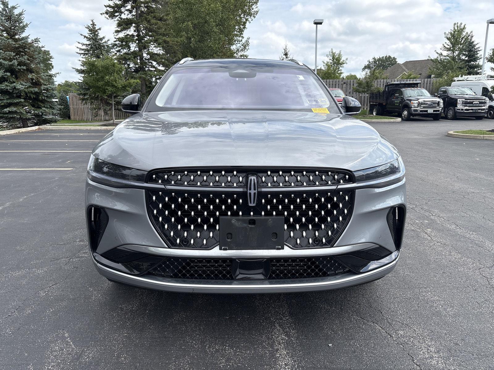 Certified Used 2024 Lustrous Gray Metallic Clearcoat Lincoln Reserve image 2