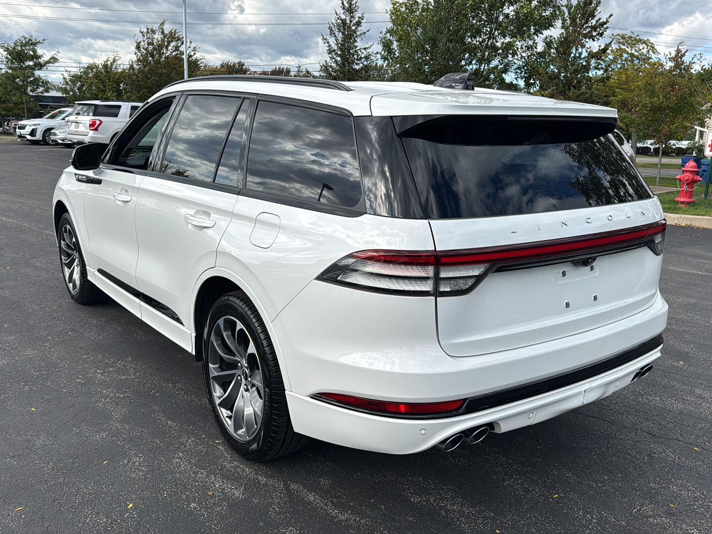 New 2026 Pristine White Metallic Tri-Coat Lincoln Premiere image 3