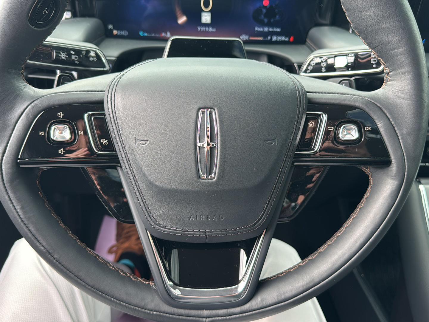New 2026 Pristine White Metallic Tri-Coat Lincoln Premiere image 12