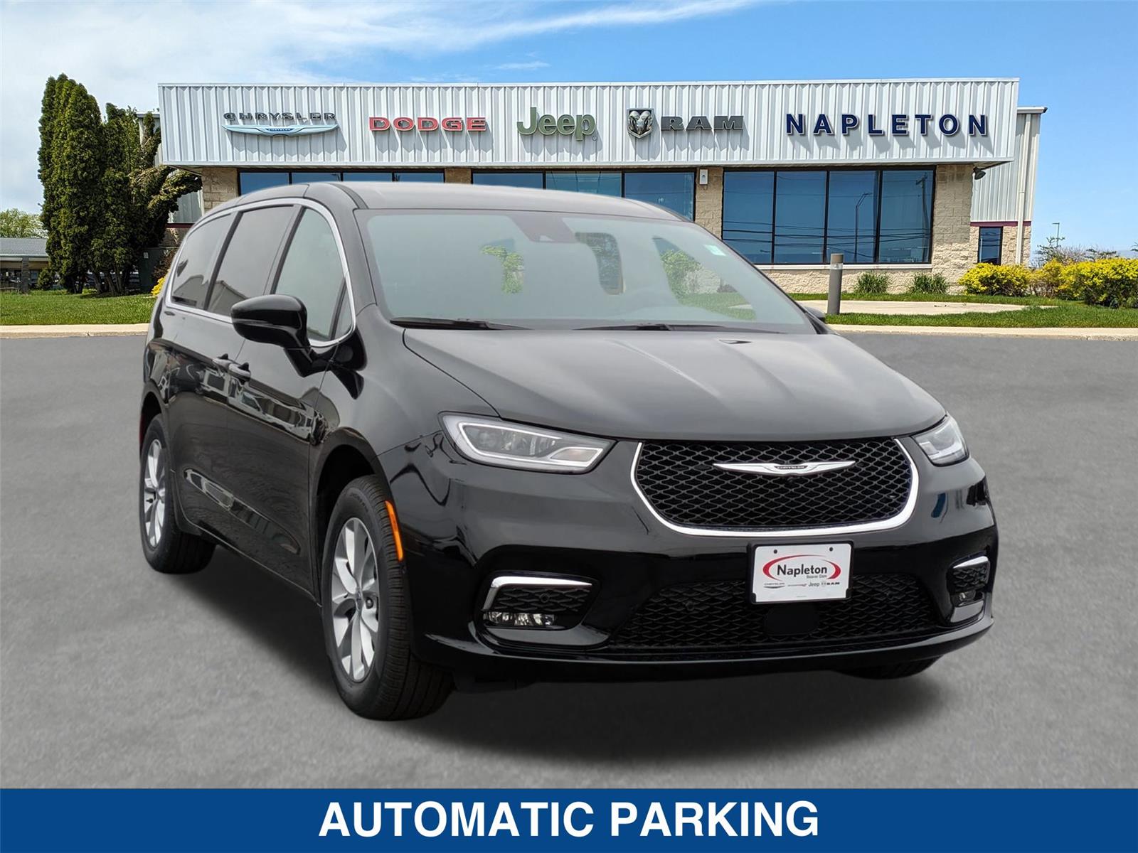2025 Chrysler Pacifica photo 2