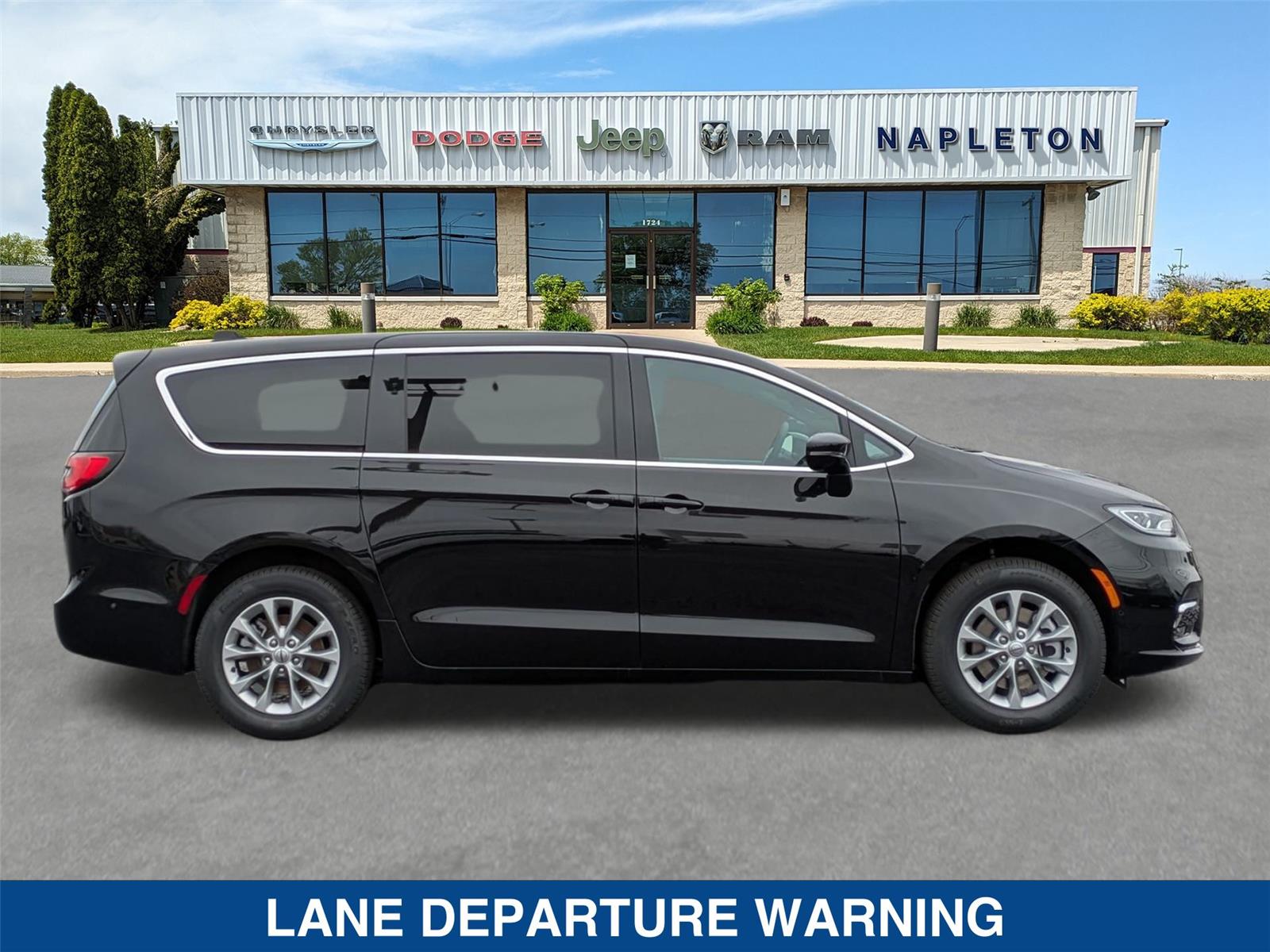 2025 Chrysler Pacifica photo 3