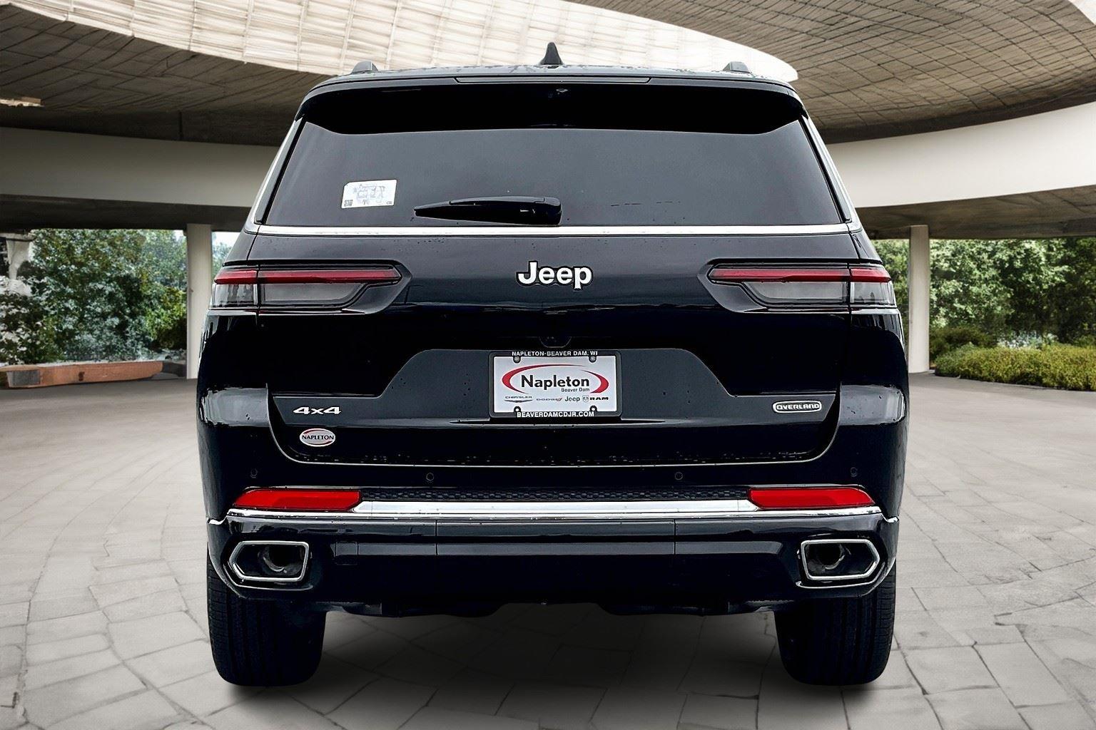 2025 Jeep Grand Cherokee Overland photo 3