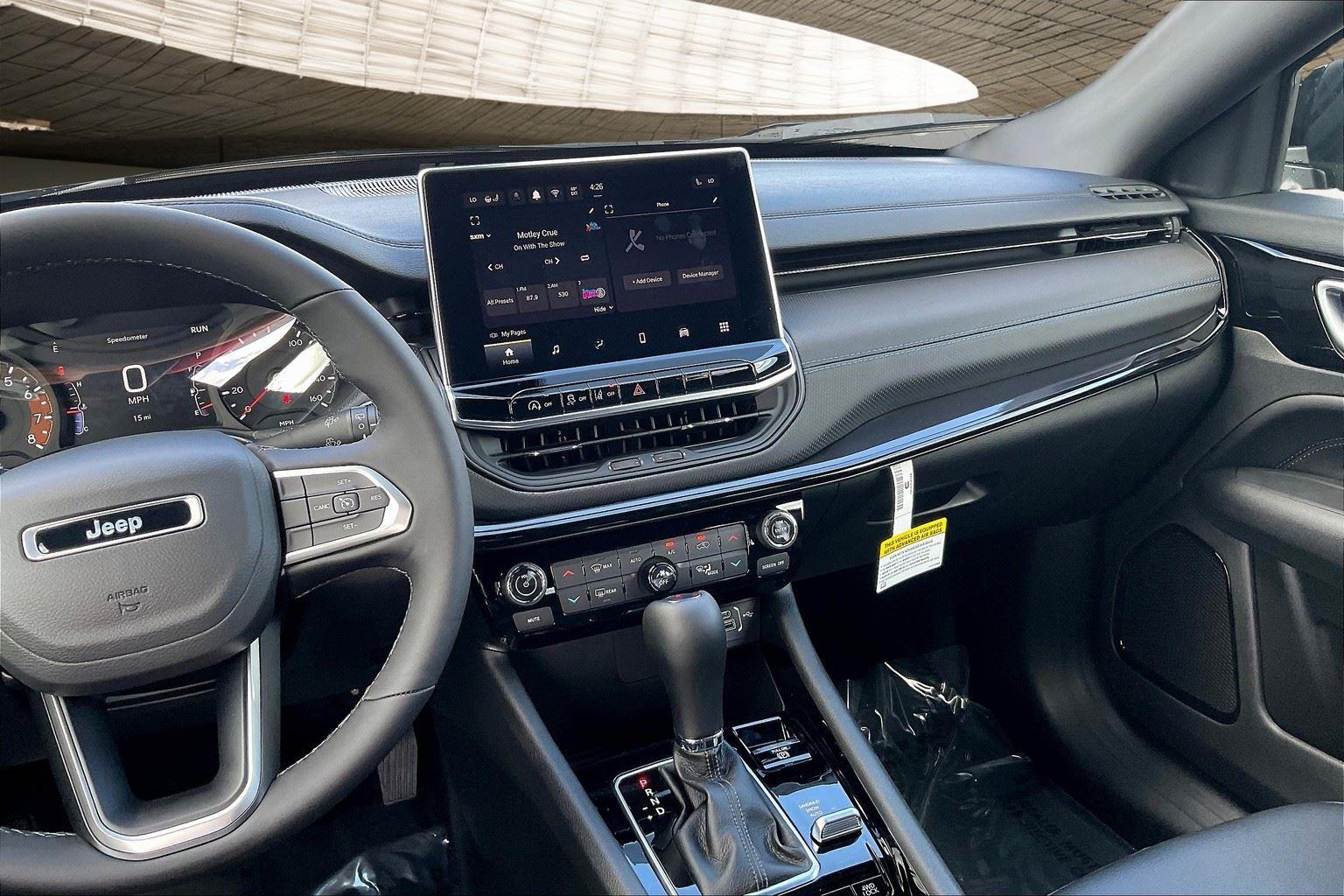 2025 Jeep Compass Latitude photo 3