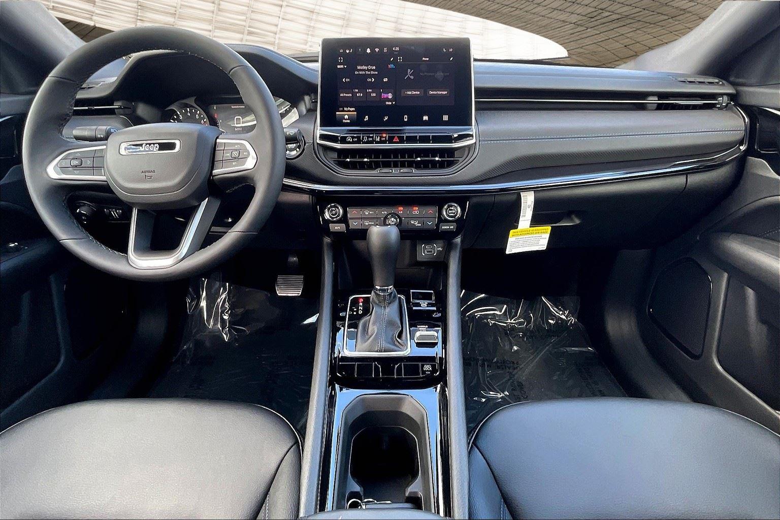 2025 Jeep Compass Latitude photo 2