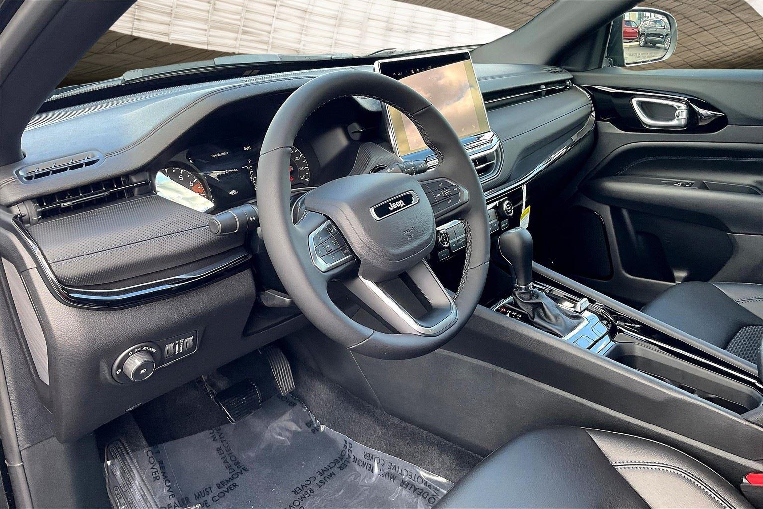 2025 Jeep Compass Latitude photo 4