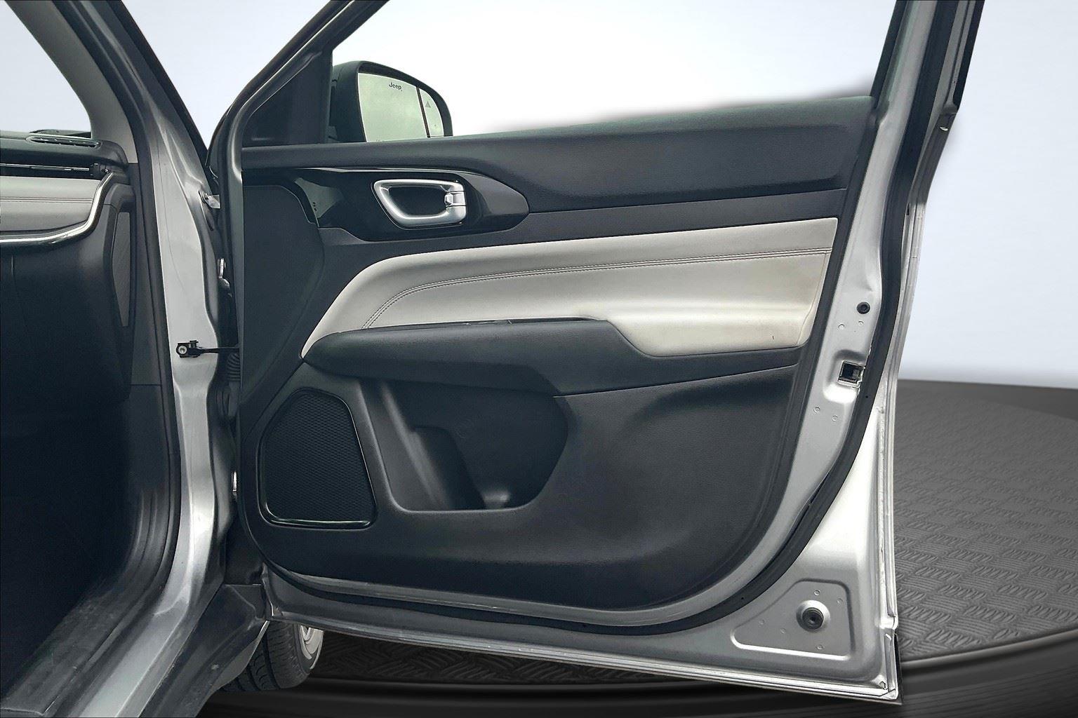 2022 Jeep Compass Limited photo 23