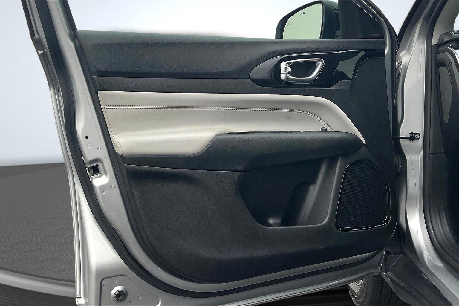 2022 Jeep Compass Limited photo 22