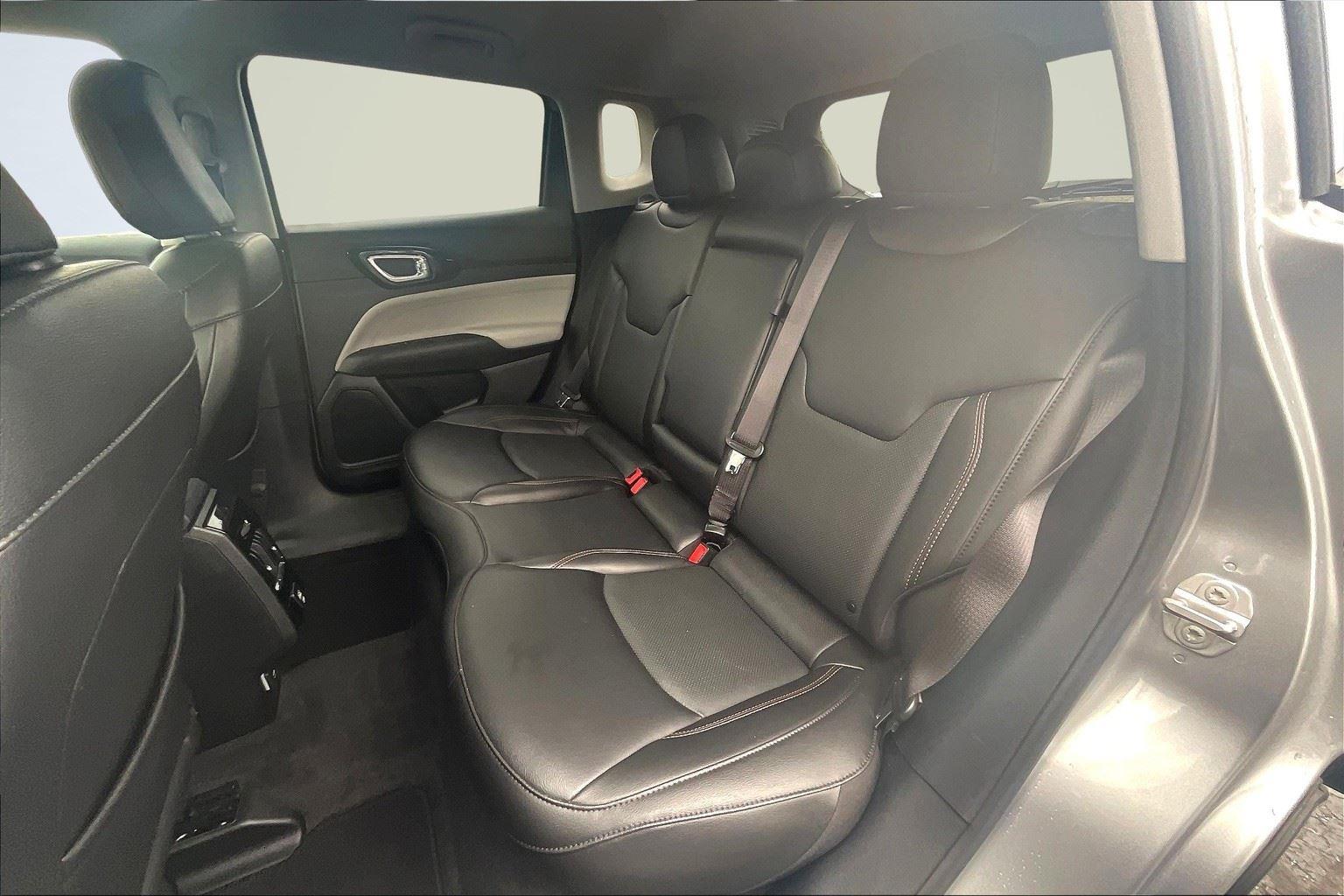 2022 Jeep Compass Limited photo 25
