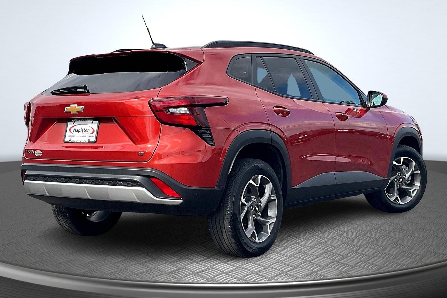 2024 Chevrolet Trax LT photo 2