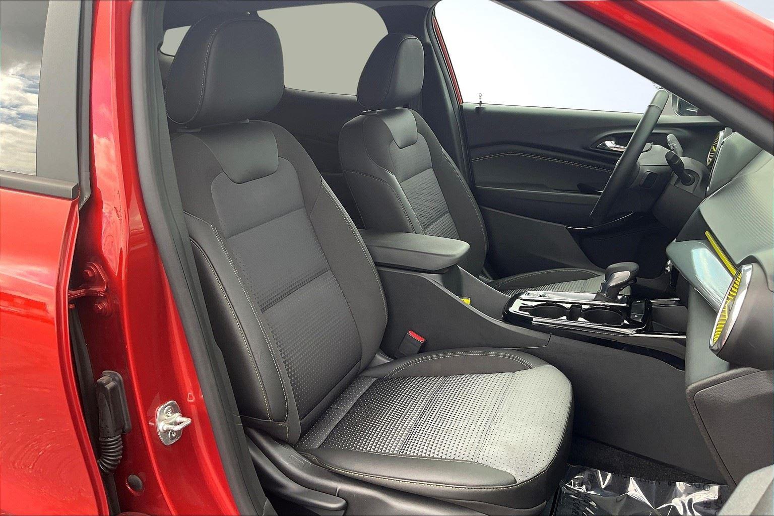 2024 Chevrolet Trax LT photo 7