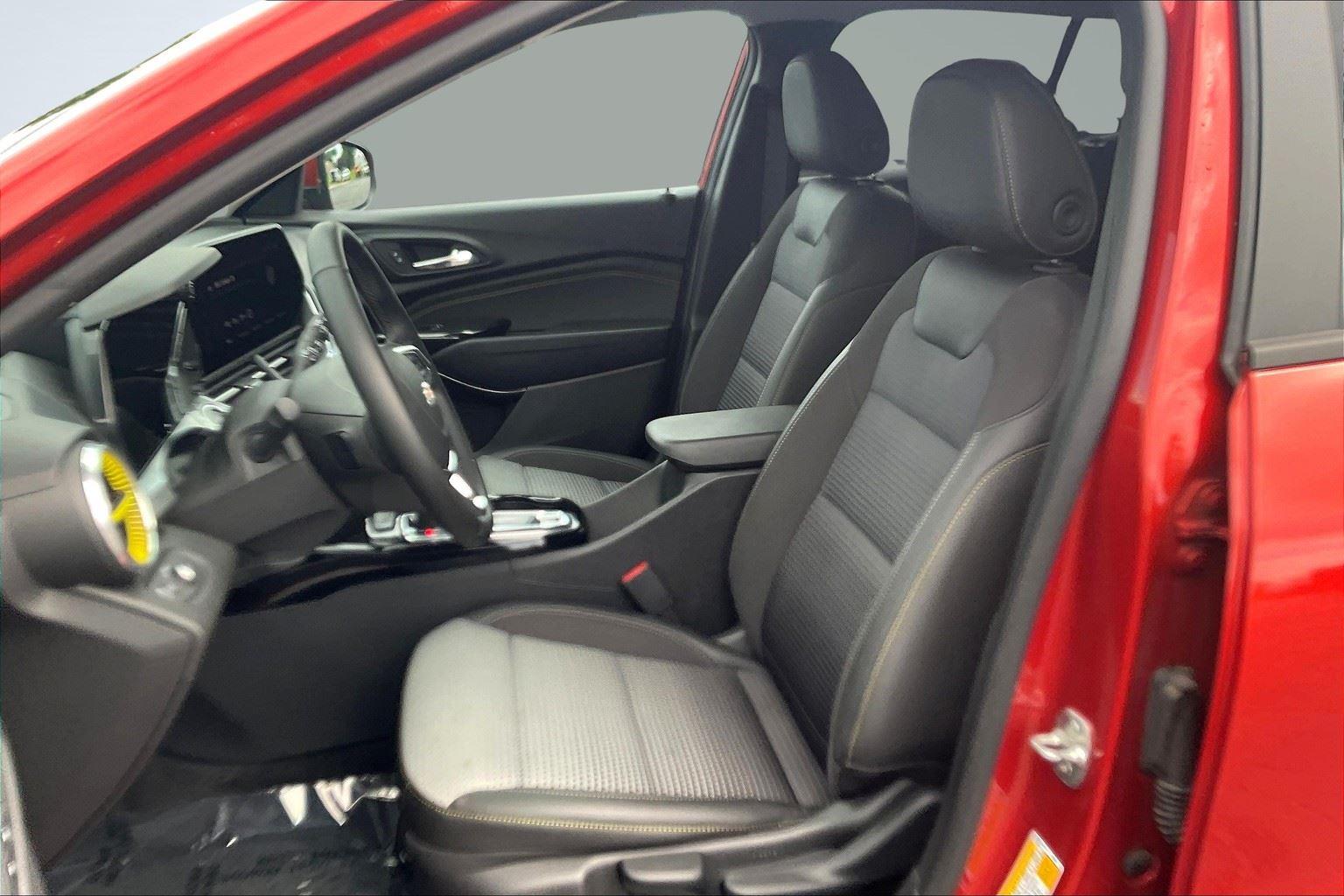 2024 Chevrolet Trax LT photo 25
