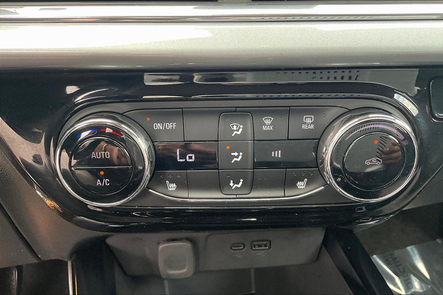 2024 Chevrolet Trax LT photo 31