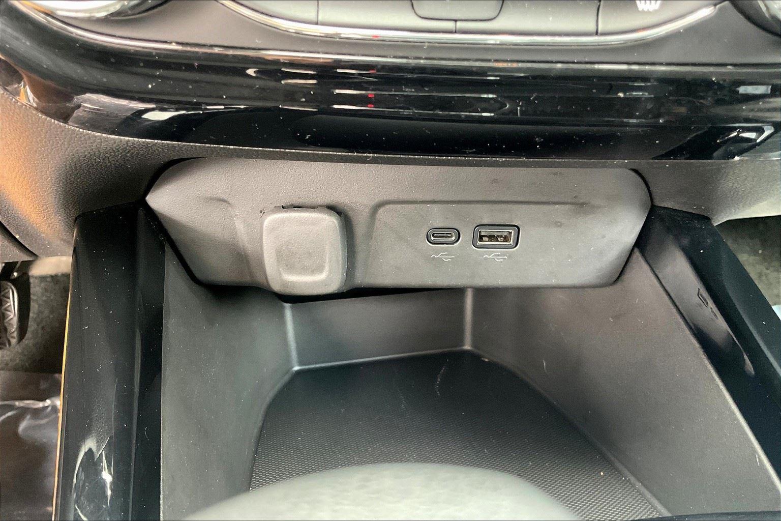 2024 Chevrolet Trax LT photo 32