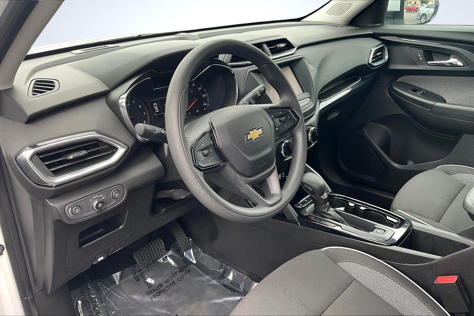 2024 Chevrolet Trax LT photo 47