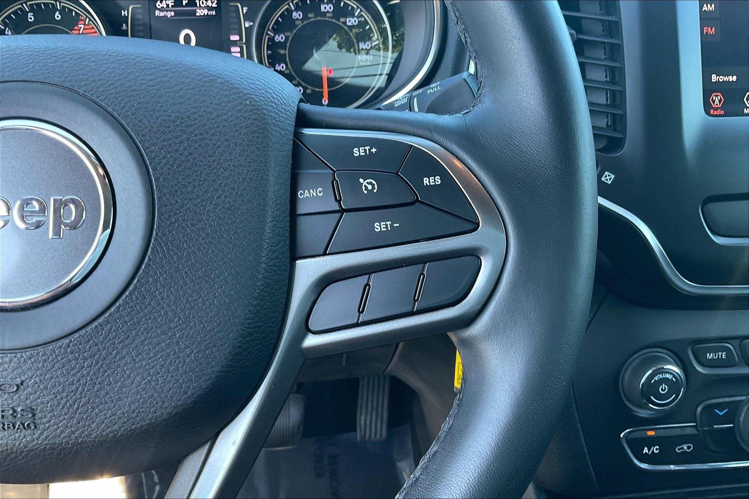2019 Jeep Cherokee Latitude photo 19