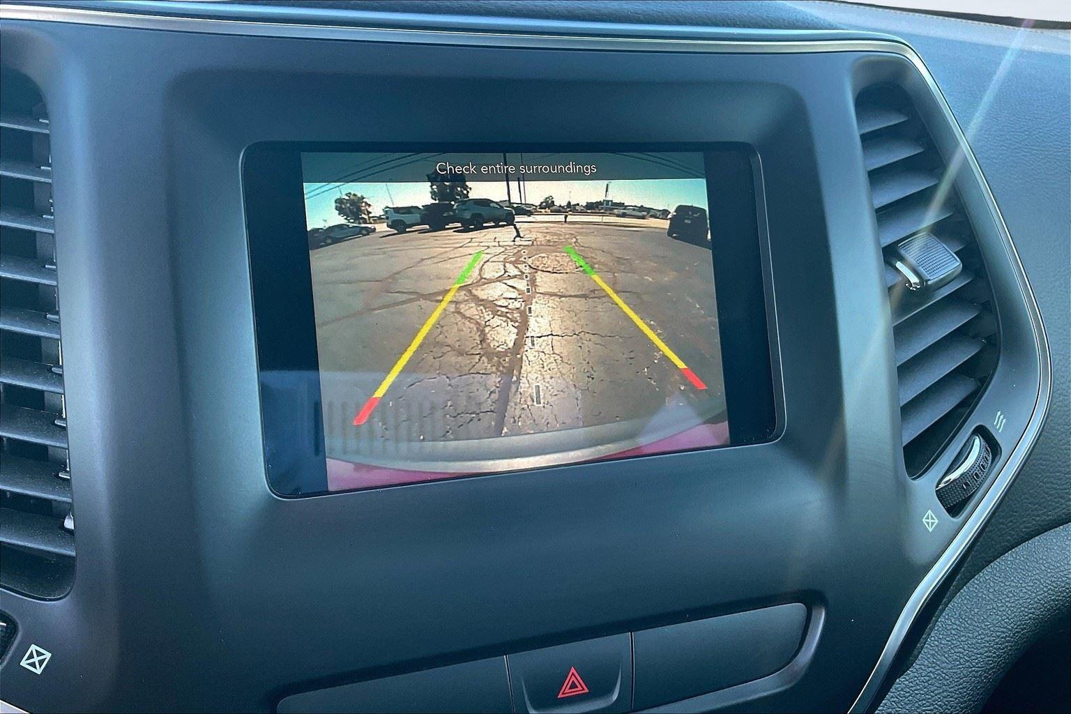 2019 Jeep Cherokee Latitude photo 21