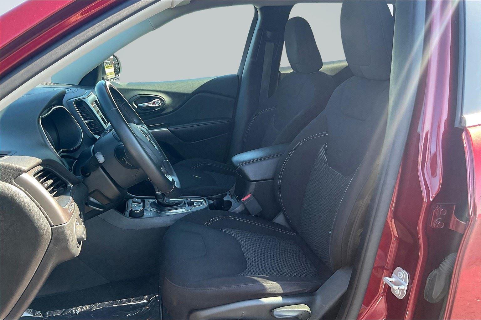 2019 Jeep Cherokee Latitude photo 25
