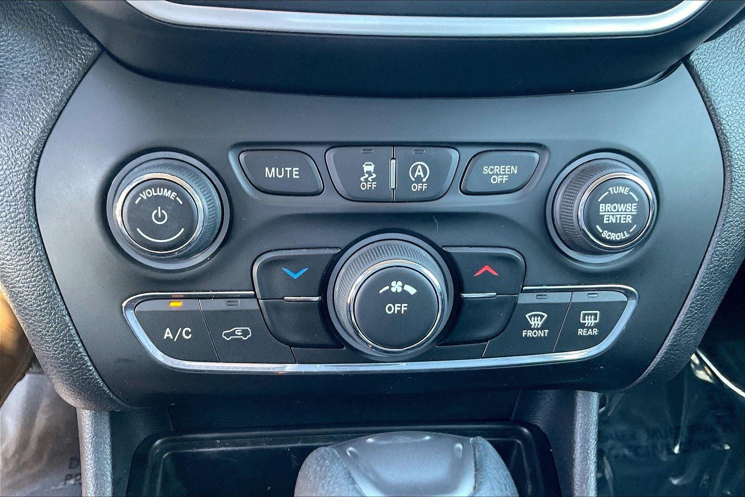 2019 Jeep Cherokee Latitude photo 31