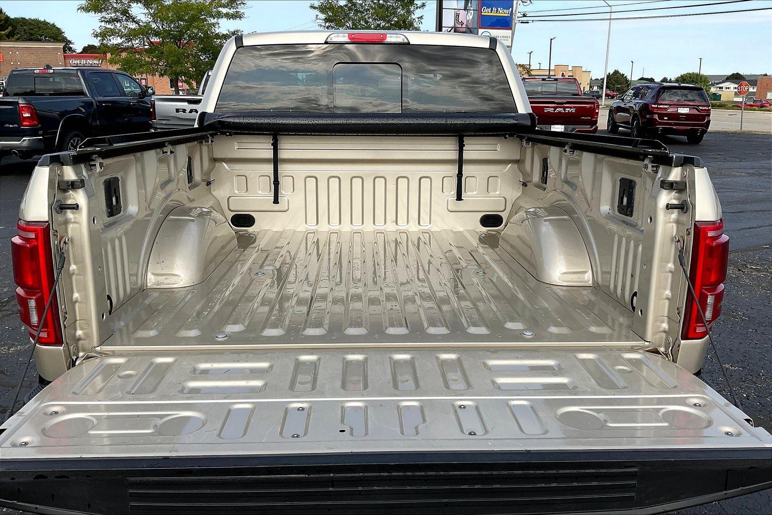 2017 Ford F-150 Lariat photo 16