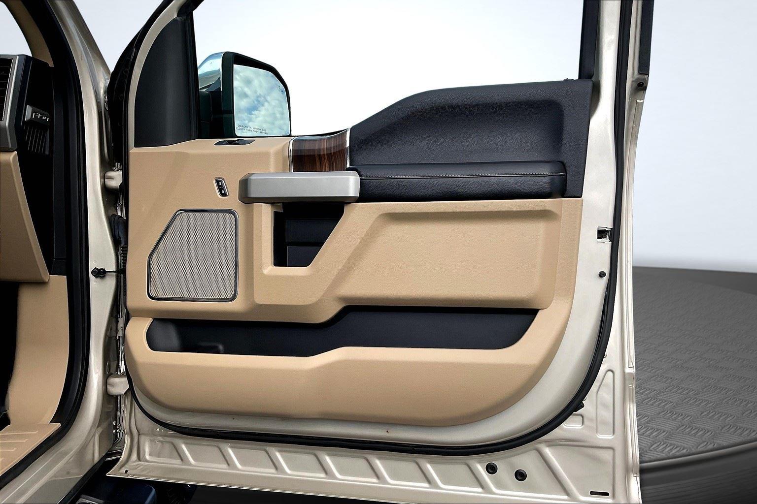 2017 Ford F-150 Lariat photo 23