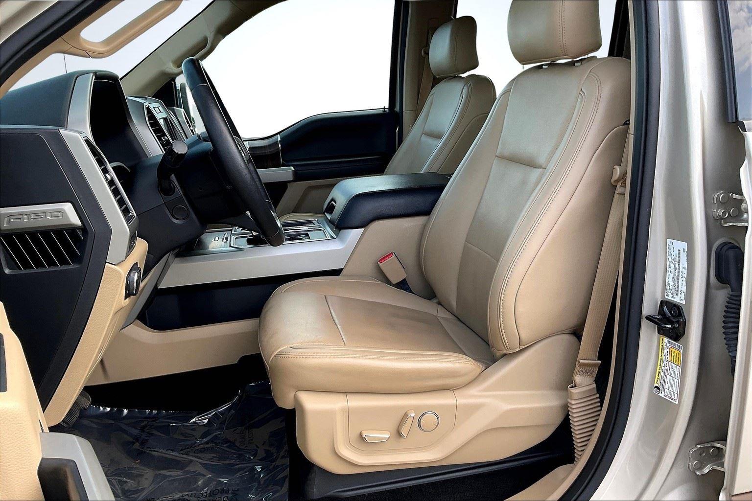 2017 Ford F-150 Lariat photo 24