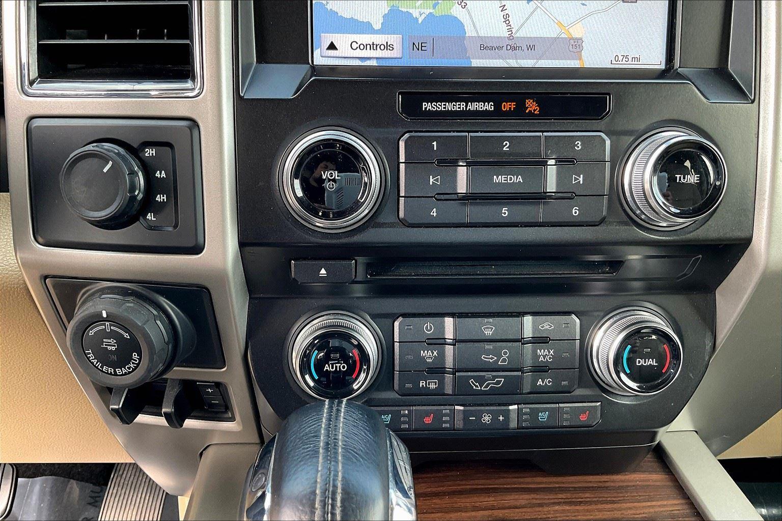 2017 Ford F-150 Lariat photo 29
