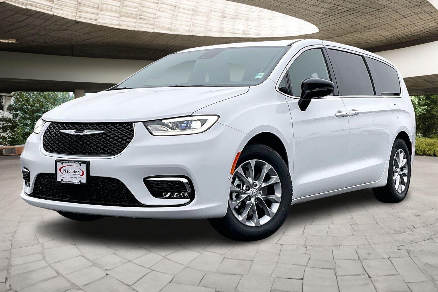 2026 Chrysler Pacifica Limited's photo