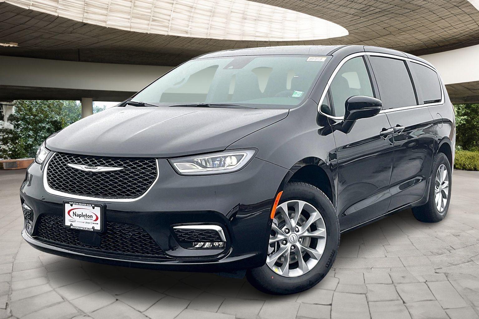 2026 Chrysler Pacifica Limited's photo