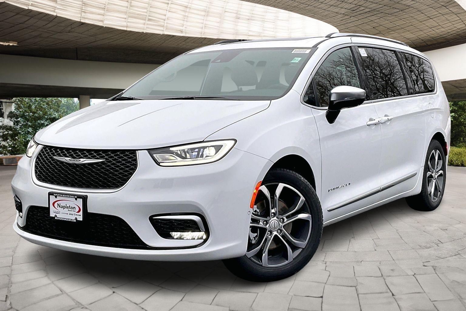 2026 Chrysler Pacifica Pinnacle's photo