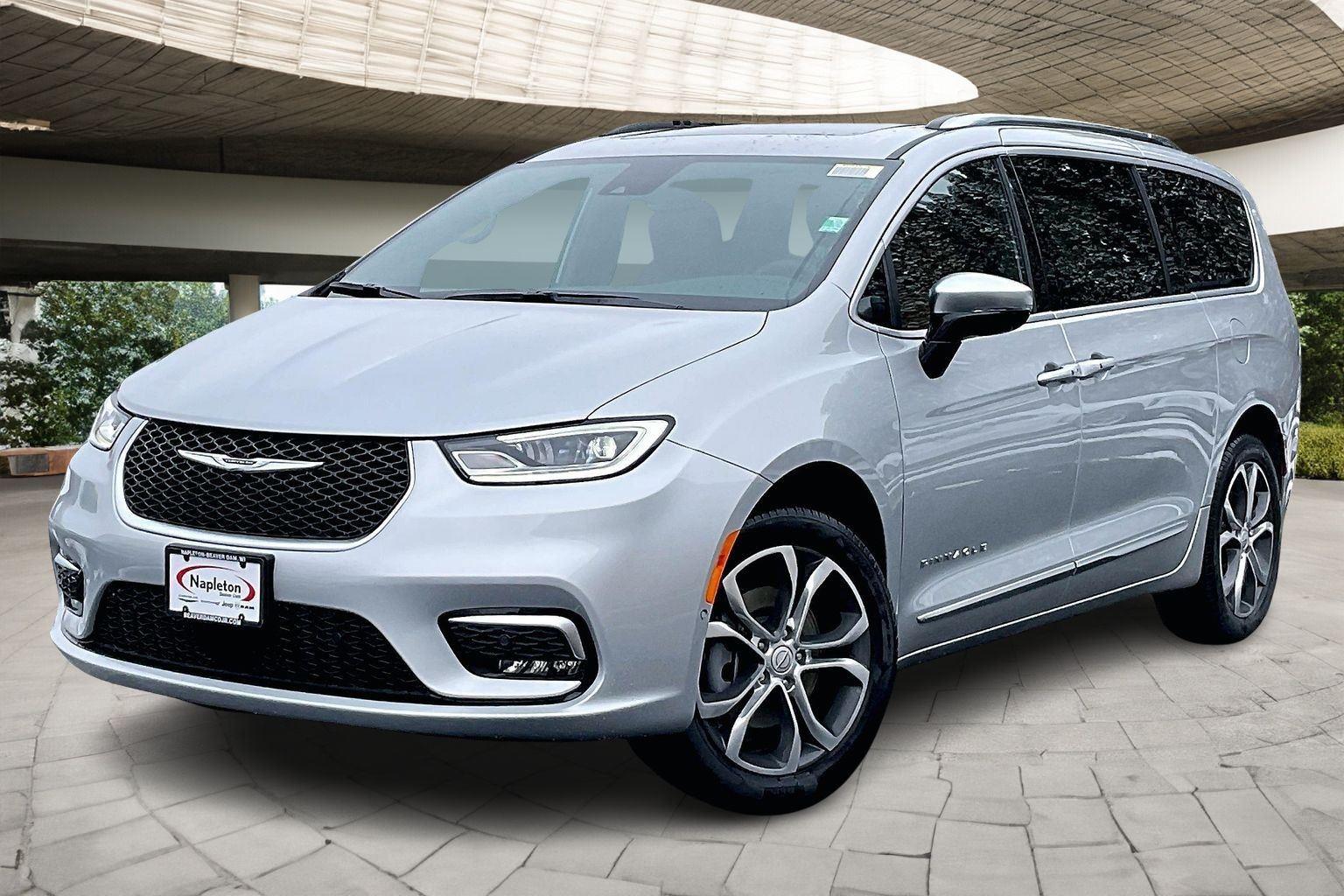 2026 Chrysler Pacifica Pinnacle's photo